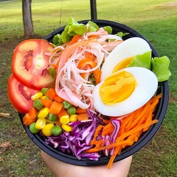 สลัดผักไข่ต้ม+ปูอัด
