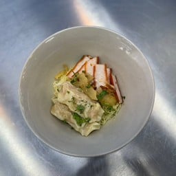 บะหมี่ + เกี๊ยวกุ้งยักษ์ + หมูแดง