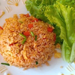 ข้าวผัดไข่ใส่ซอสมะเขือเทศ