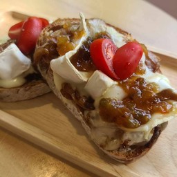ST 6 Baked goat cheese, caramelized onions, seasonal chutney
