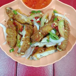 ยำไก่กรอบ