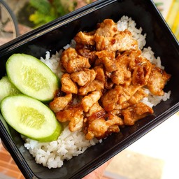 หมูกระเทียมราดข้าว