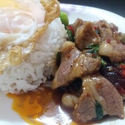 กะเพราหมูชิ้น