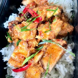 ข้าวราดผัดฉู่ฉี่