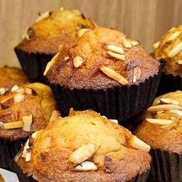 เค้กกล้วยหอม  ท้อปด้วยธัญพืช