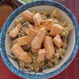 ข้าวผัดแซลมอน