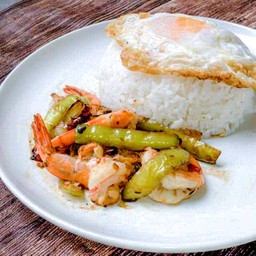 ข้าวราดผัดพริกหยวกกุ้ง