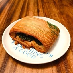 L.Pain Suisse Spinach Cheese