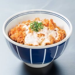 [อร่อยซ่ากับโค้ก] คัตสึด้งสันนอก ราดไข่ +  โค้ก ออริจินัล (ขวด)