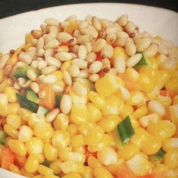 ถั่วไพน์และข้าวโพด