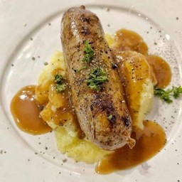 A25 ไส้กรอกเนื้อสไตล์อิตาเลี่ยนชีสและมันฝรั่งบดเกรวี่  Italian Style Beef Sausage, Cheese and Mashed Potato Gravy