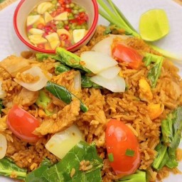 ส้มตำ ยำ กะเพรา  ข้าวต้ม ข้าวผัดโบราณ ลาบทอด  ไก่ย่าง  ไก่ทอด  หมูปิ้งข้าวเหนี้ยว Monday 2