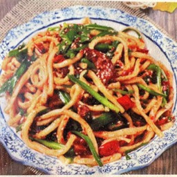 ราเมนผัดเนื้อเผ็ด