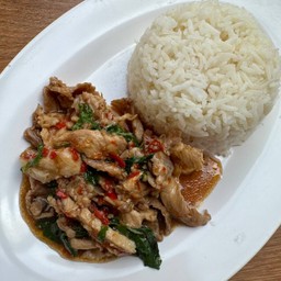 ผัดกระเพราราดข้าว