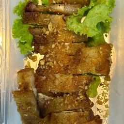 สามชั้นทอดน้ำปลา