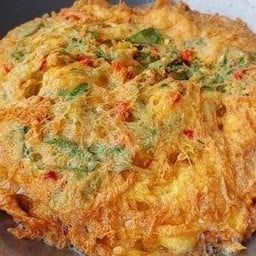 ข้าวไข่เจียวกะเพราหมูสับ