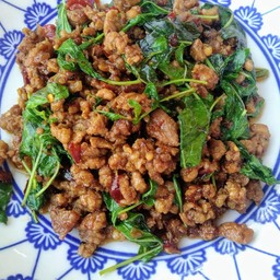 กะเพราหมูสับ (กับข้าว)