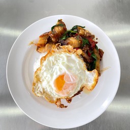 ข้าวกะเพราหมูกรอบ