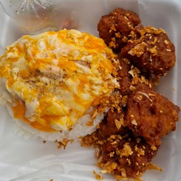 หมูสับทอดกระเทียม ราดข้าว