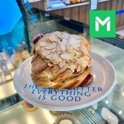 L.Croissant aux Amandes
