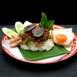 กระเพราหมูสับไข่เยี่ยวม้า