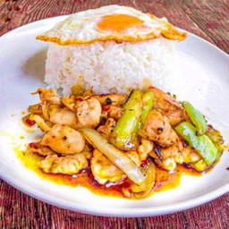 ข้าวราดผัดพริกหยวกไก่