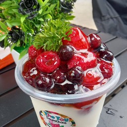 โยเกิร์ตสดโยเกิร์ตสด (สตอเบอร์รี่)ราดด้วยน้ำผึ้งน้ำตาล 0%