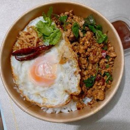 ร้านกะเพราโคตรเผ็ด ซอยศรีอยุธยา