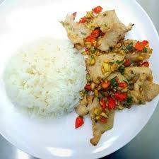 ข้าวหมูชิ้นคั่วพริกเกลือ จี๊ดจ๊าด
