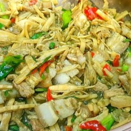หมกหม้อหน่อไม้หมูสามชั้น