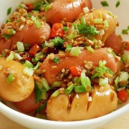 ข้าวใส้กรอกหมูสับคั่วพริกเกลือ จี๊ดจ๊าด