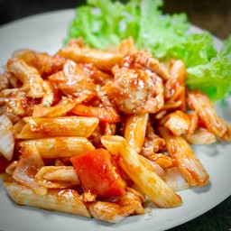 มักกะโรนีผัดซอส