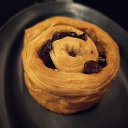 ครัวซองค์ลูกเกด CROISSANT AU Rasin