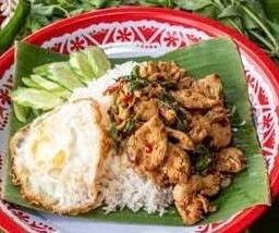 กะเพราถาดไก่+ไข่ดาว