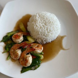 ผัดคะน้าราดข้าวกุ้ง