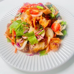 ยำหมูกรอบ