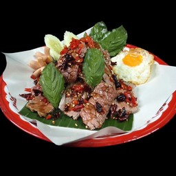 [ร้าน ตั๊ก กระเพราถาดยักษ์] ข้าวราดกะเพราเนื้อชิ้น