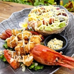 กุ้งแม่น้ำฟรุตสลัดกระทงทอง