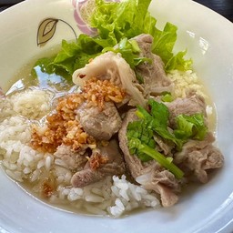 ข้าวต้มกระดูกหมูโฮจิมินห์