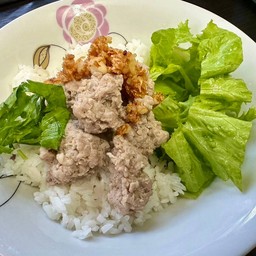 ข้าวต้มแห้งหมูสับโฮจิมินห์