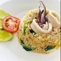 ข้าวผัดปลาหมึก