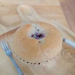 ขนมปังไส้มันม่วง