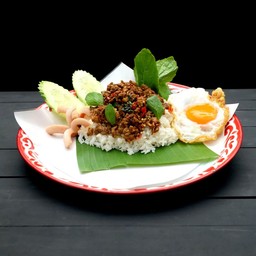 [ร้าน ตั๊ก กระเพราถาดยักษ์] ข้าวราดกะเพราหมูสับ