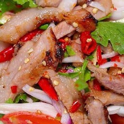 ยำคอหมูย่าง
