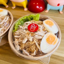 หมี่ไก่ฉีกไข่ต้ม 1 ฟอง