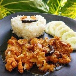 ข้าวไก่กรอบซอสมะขาม