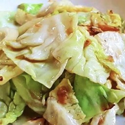 ข้าวกะหลำปรี ทอดน้ำปลา (ราดข้าว)