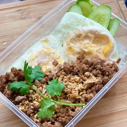 ข้าวหมูสับกระเทียม ไข่ดาวคู่