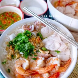 ข้าวต้มกุ้ง หมึก ปลา
