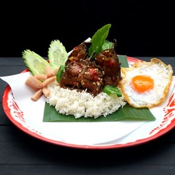 [ร้าน ตั๊ก กระเพราถาดยักษ์] ข้าวราดกะเพราปลาดุก